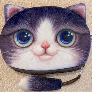 Whimsical-cute  cat  accessory pouch